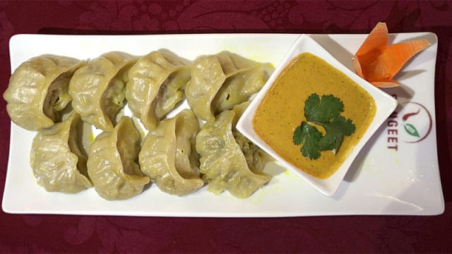 Momos