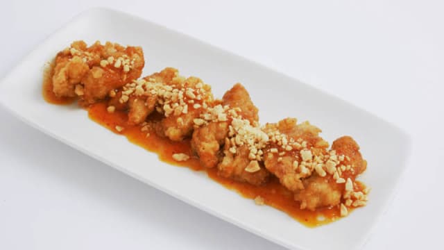 YANGNYUM DAK : Aiguillettes de filet de poulet frits, sauce douce fait maison