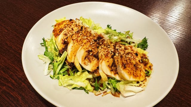 Suprême de volaille farci aux shiitakes, sauce au poivre de Sichuan 芙蓉雞捲佐椒麻汁