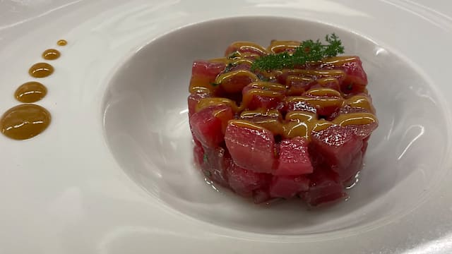 Tartare di tonno con senape al miele e menta fresca 
