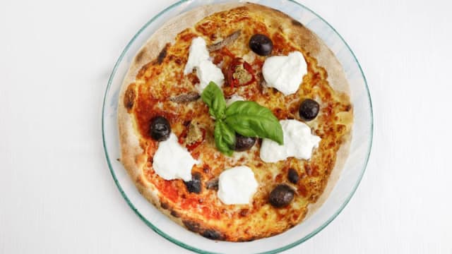 Pizza Accighe del Cantabrico, olive, Bufala DOP