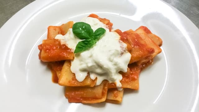 Paccheri di gragnano pomodoro e burrata fresca