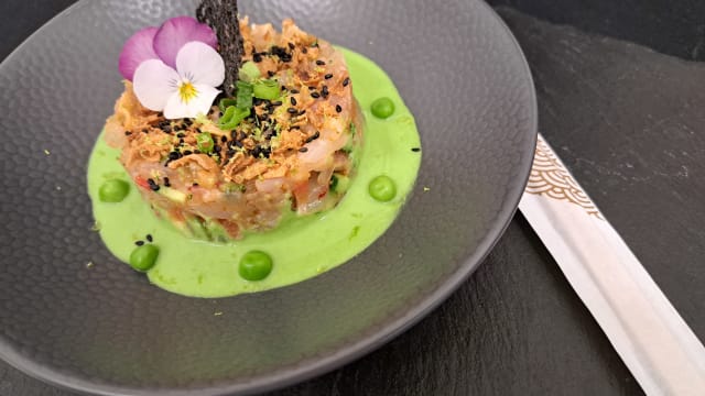 Tartare de daurade sur gaspacho de petit pois
