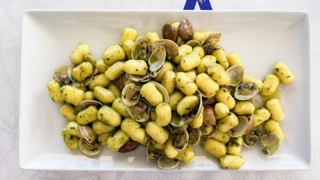 Gnocchetti di patate alle vongole con pesto leggero