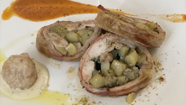 Coniglio bardato con pancetta