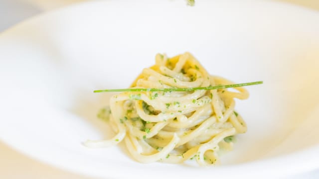 Bigoli di pane aglio olio e peperoncino
