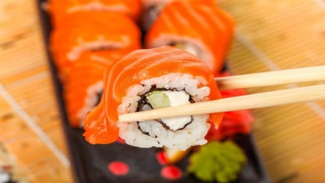Uramaki Saumon/Roasted sushi