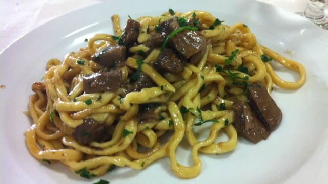 Le nostre bretelle fatte con farina rimacinata e farina 00 condita con  olio di oliva dei monti Picentini funghi porcini nostrani e prezzemolo.