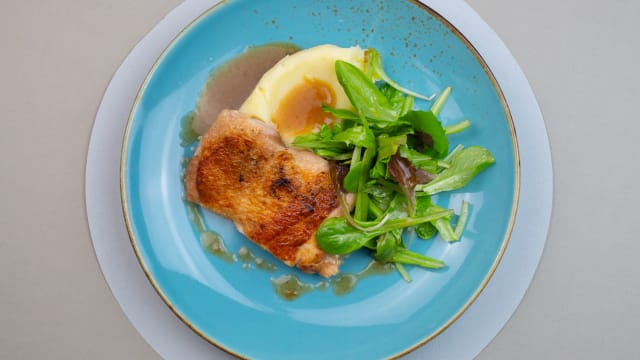 Pollo alla cacciatora con patata schiacciata