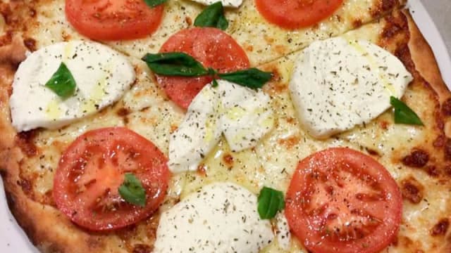 Pizza Caprese