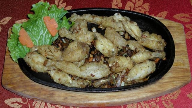 Cuisses de grenouilles sur plaque chauffante