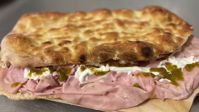 PAPOSCIA MORTADELLA, PISTACCHIO E STRACCIATELLA