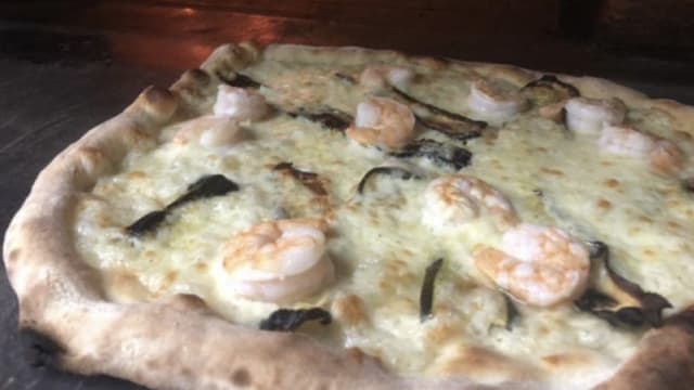 PIZZA GAMBERI E ZUCCHINE