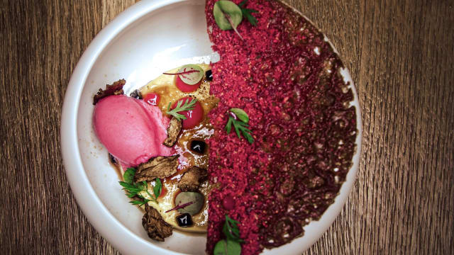 creme brulèe speziata, radici e frutti rossi