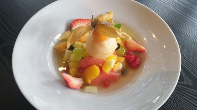 Soupe de fruits frais et sorbet melon
