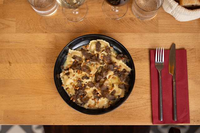 Ravioli cacio e pepe al tartufo