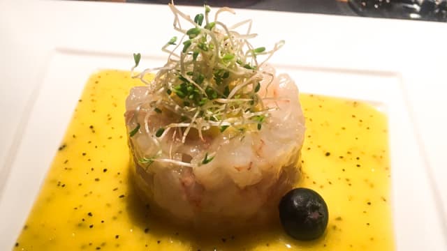 Battuta di gamberi mango e passion fruit