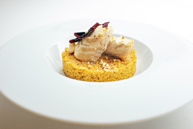 Cous cous di grano antico siciliano / Traditional couscous Incocciato a mano e imbevuto in una ricca zuppa di pesce e mandorle tostate  Home-made couscous served with a tasty fish soup and toasted almonds