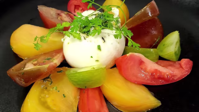 Burrata, tomates saveur d'Antan au basilic 