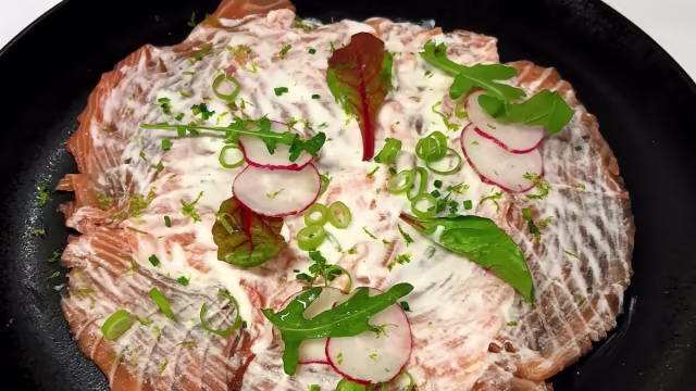 Saumon mariné, lait de coco et citron vert 