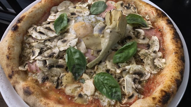 Pizza capricciosa
