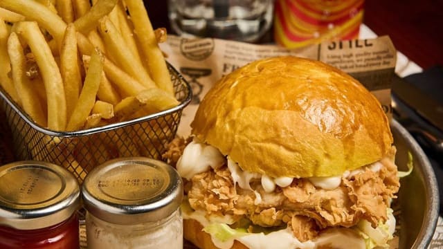 Crispy chicken burger