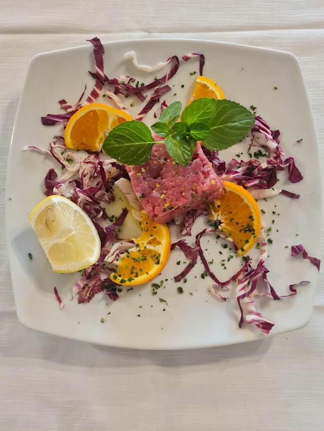 Tartare di carne cruda di fassona ai pistacchi 