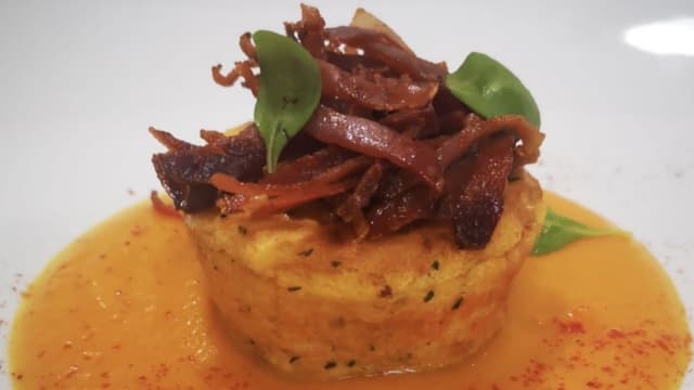 Tortino di patate e nduya, su letto di zucca, e guanciale croccante