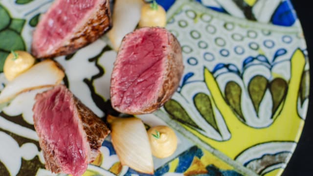 Tagliata di fassona piemontese con fagioli al fiasco