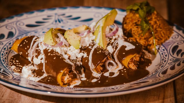 Enchiladas de mole