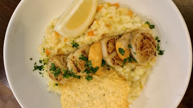 Pour débuter l’automne nous vous proposons les noix de Saint Jacques avec un risotto aux légumes 