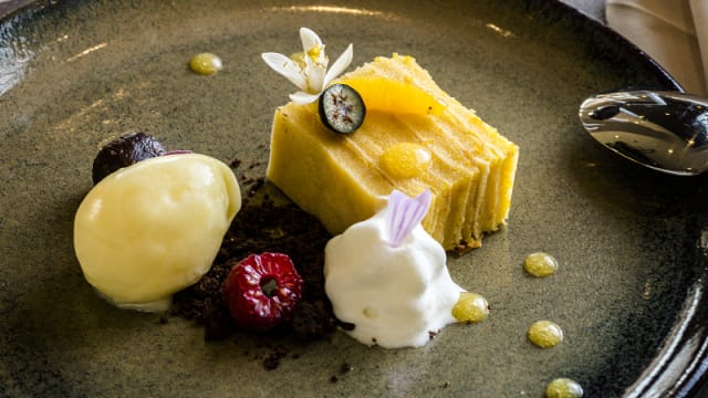 Sobremesa e gelado de laranja