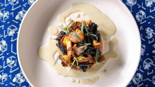 HABILE est un restaurant unique qui se niche au coeur de Paris.   Le chef Eric Fontanini (ex Alain Ducasse et Guy Savoy) propose une cuisine mêlant gourmandise et inventivité.  Une sélection de vins éclectique qui regroupe de grands noms et des petits canons.