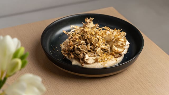Ensalada De Boniato | Escarola, puré de boniato, peras encurtidas, pipas de calabaza tostadas, castañas y germinados