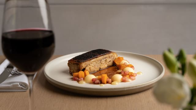 Cochinillo Confitado | Tarta de queso de cabra, calabaza asada y granada