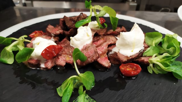 Tagliata di Vitello con crema di Burrata al Tartufo
