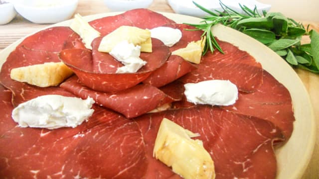 Carpaccio di bresaola con corolle