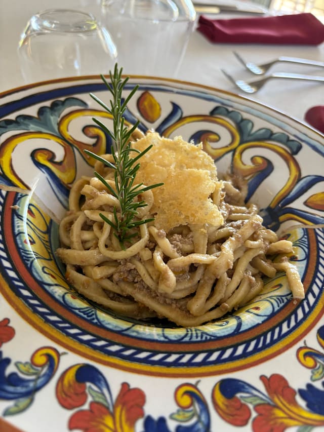 Strangozzi fatti in casa al ragù bianco di Marchigiana 