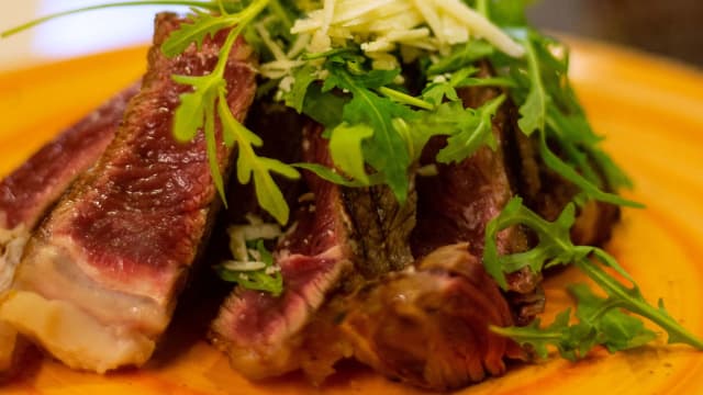 Tagliata di Costola di Bistecca con Rucola e Grana