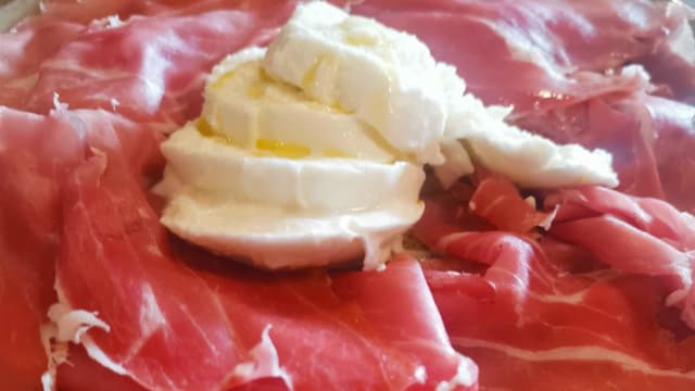 Piatto di crudo di langhirano 24 mesi e bufala campana