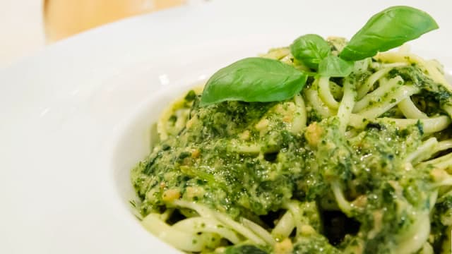 Linguine al pesto di mandorle e basilico