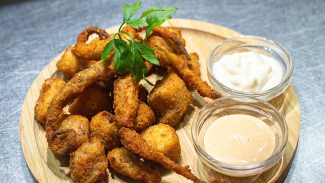 Polvo panado de Santa Luzia / Breaded Octopus from Santa Luzia 