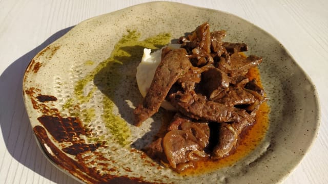 Plato de Menú diario: higado a la veneciana