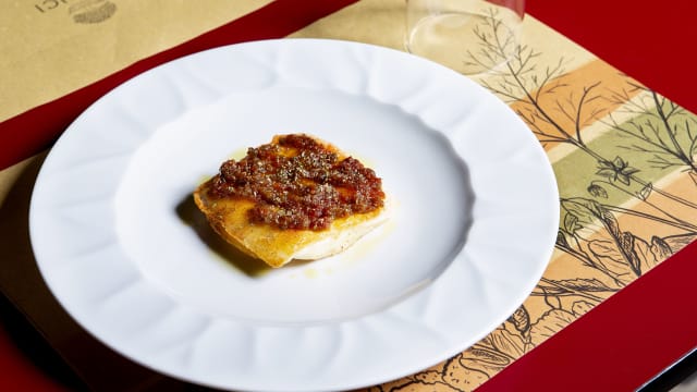 Caciotta arrosto all’aceto, pomodori secchi, capperi e origano