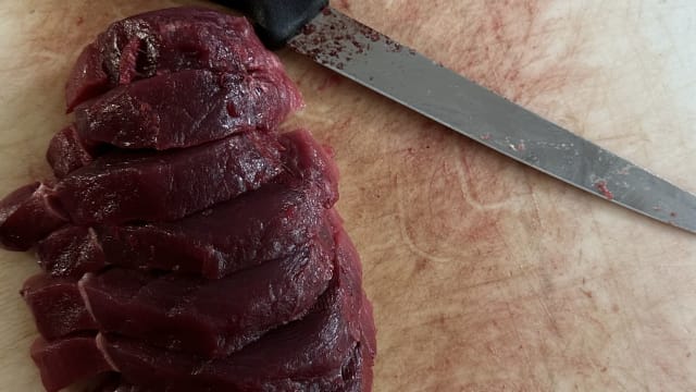 Tonno fresco, sfilettatura ad opera dello chef
