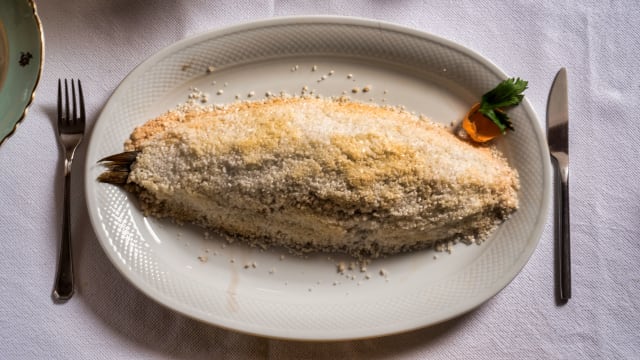 Specialità il Pesce! Branzino al Sale 