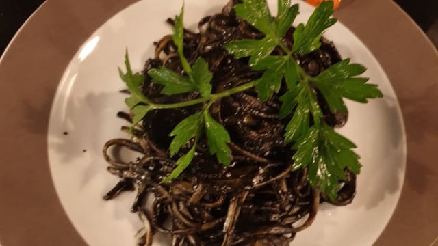 Linguine à l'encre de seiche