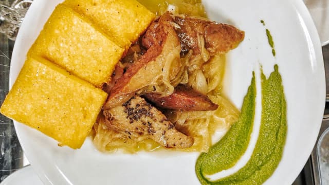 Seitan alla veneziana con polenta
