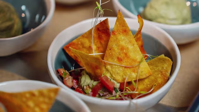 TAPAS : Guacamole & Tortilla chips maison