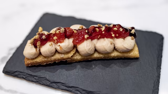 Milhoja con foie y mermelada de tomate